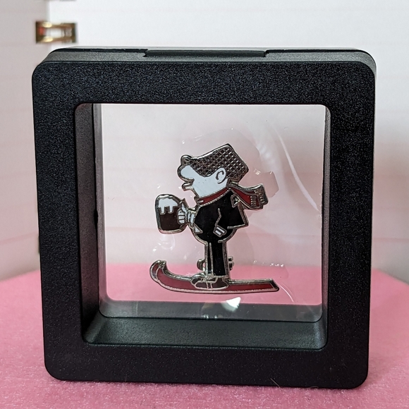 Vintage Andy Capp on Skis Pin - 1960s or 1970s - Picture 3 of 4